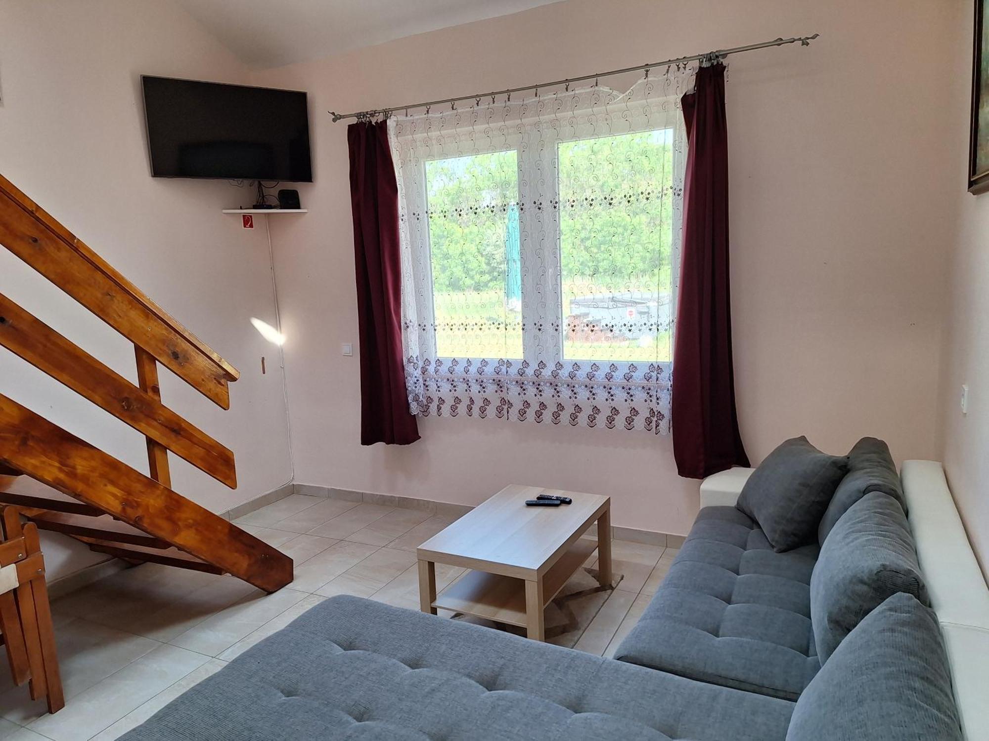 Cserke Holdfeny Apartment